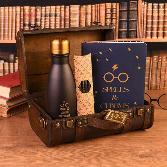 Harry Potter Premium Trunk Gift Set „Trouble Finds Me“ – Hogwarts Fan- & Geschenkset mit Metallflasche & Schreibwaren